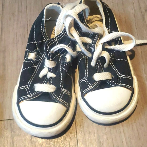 Converse and Adidas lot for toddler - Picture 4 of 9